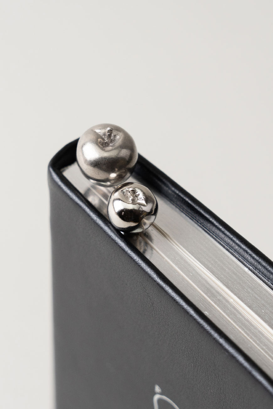 Apple Bookmark - Point of View x MUSEUM ARCHIVE