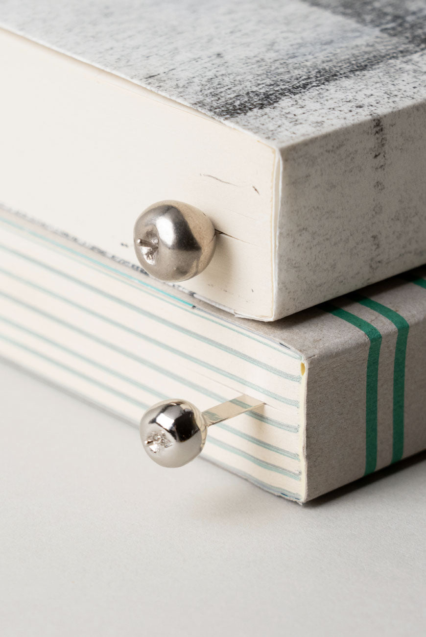 Apple Bookmark - Point of View x MUSEUM ARCHIVE